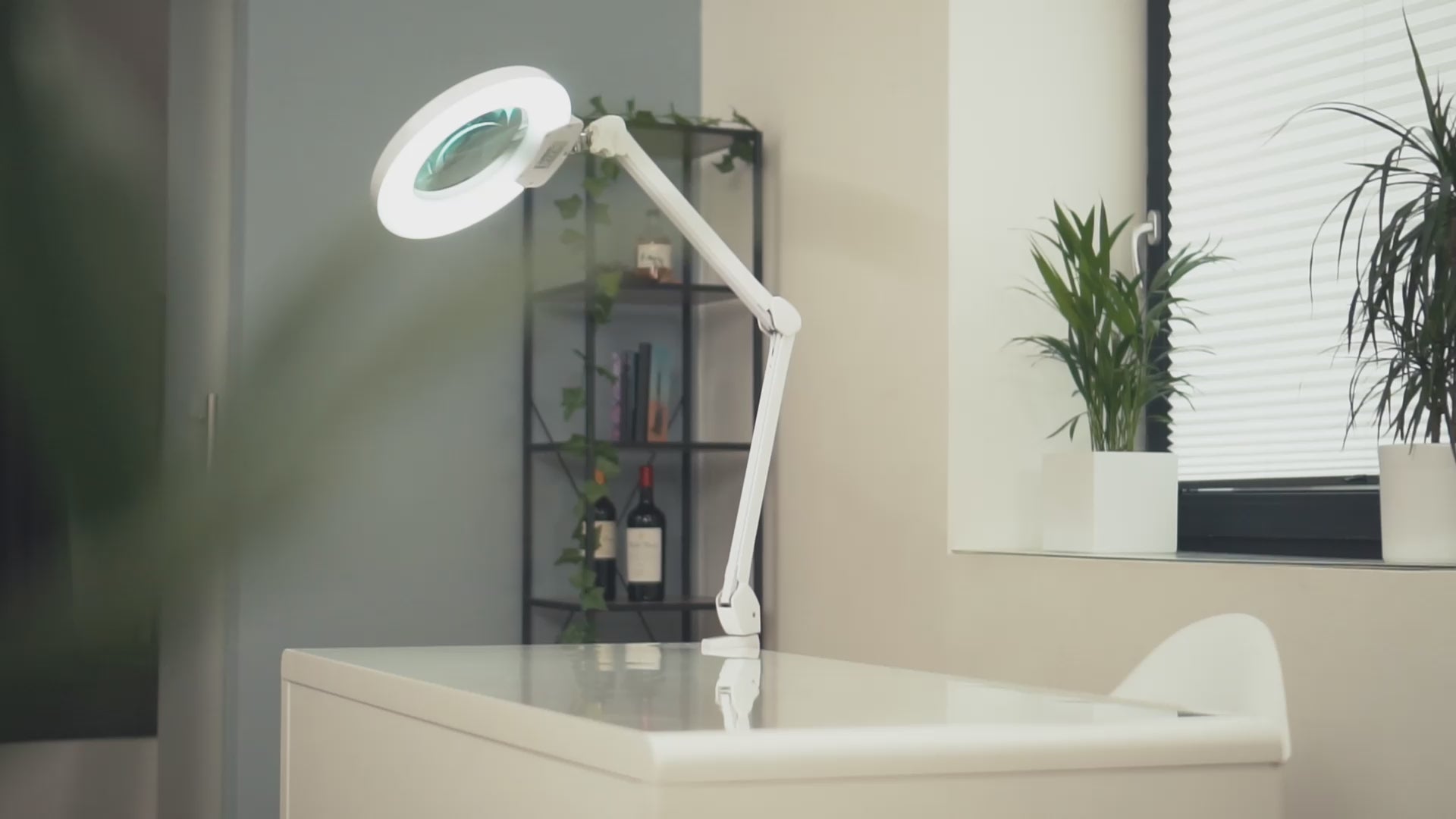 Lupa LED Lumeno 824XPRO, ściemniana z przełączaniem segmentów i metalową obudową